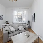 Historic 1914 Old Town With Bay Windows - Valnu Street شقة *