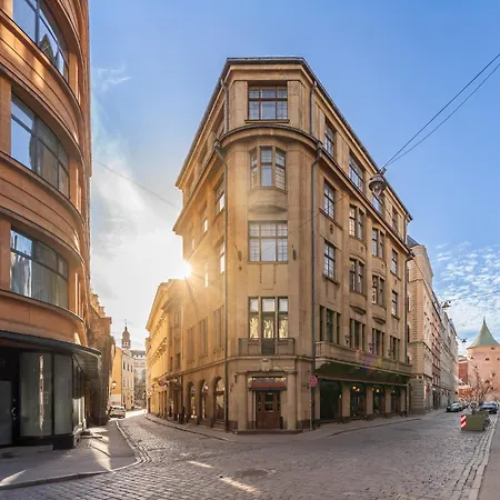 Historic 1914 Old Town With Bay Windows - Valnu Street *