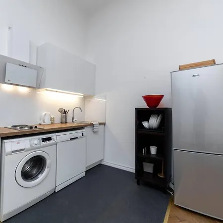 Historic 1914 Old Town With Bay Windows - Valnu Street *