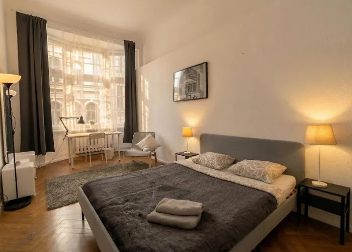 Historic 1914 Old Town With Bay Windows - Valnu Street Riga