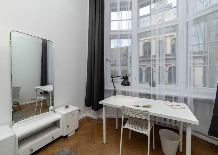 Historic 1914 Old Town With Bay Windows - Valnu Street *