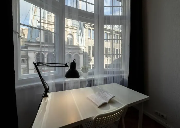 Historic 1914 Old Town With Bay Windows - Valnu Street *