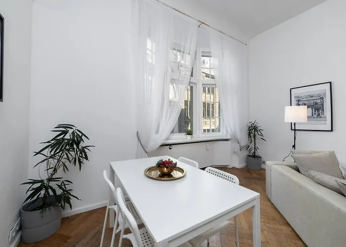 Historic 1914 Old Town With Bay Windows - Valnu Street *