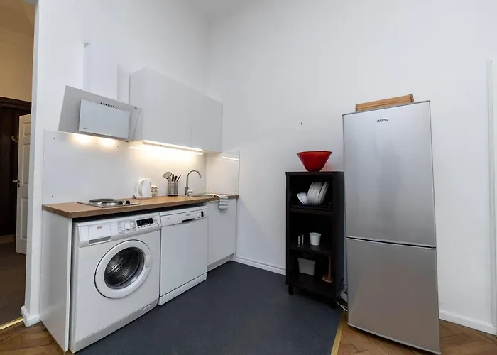 Historic 1914 Old Town With Bay Windows - Valnu Street *